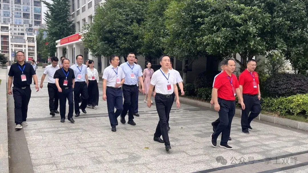 王文红率队到高考考点巡考