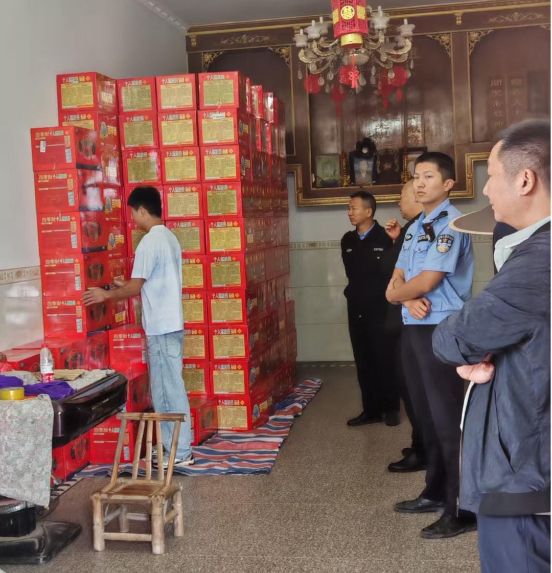 两人被行政拘留！双峰县查处两起非法储存经营烟花爆竹案件