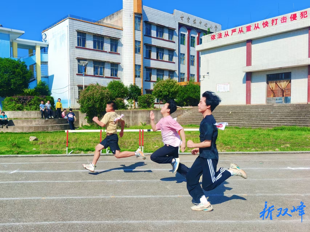 驰骋赛场展风采 凝心聚力勇争先——甘棠镇中心学校“新华杯”田径运动会圆满落幕