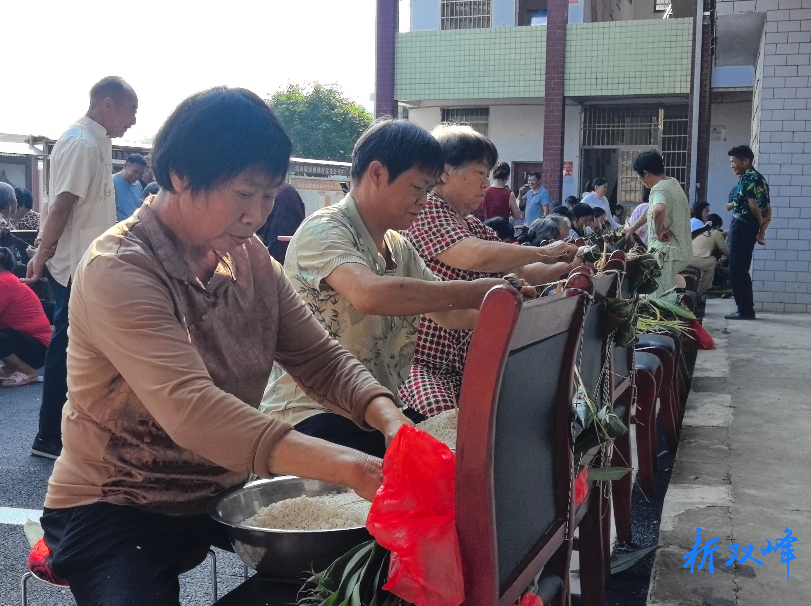 巧手赛包粽 端午乡情浓——洪山殿镇桃林村包粽子大赛热闹开赛