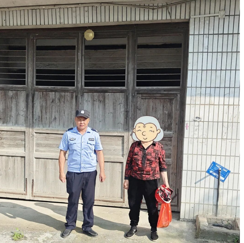 【阳光下的守护】老人忘了回家路、男子醉酒在他乡，那身“藏青蓝”从未缺席