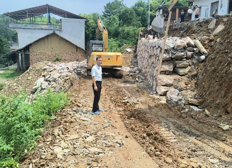 洪山殿镇洲上村：塌方阻路变坦途 干群同心践初心