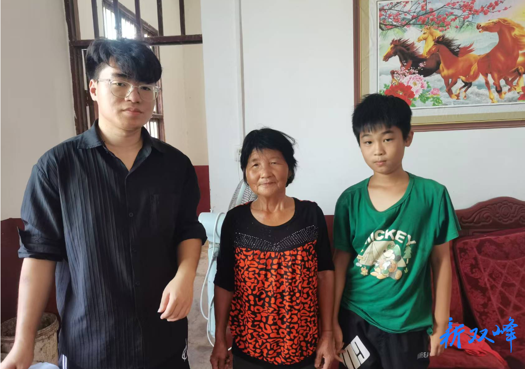 锁石镇大街小学开展暑期全员家访活动