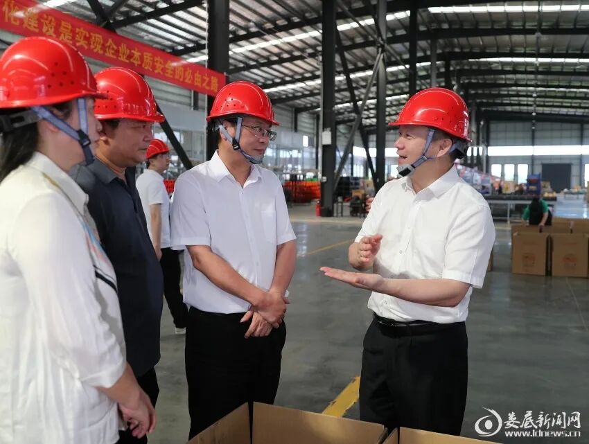 【要闻】何朝晖到双峰县调研农机产业发展：以改革创新思维培育壮大产业发展新动能