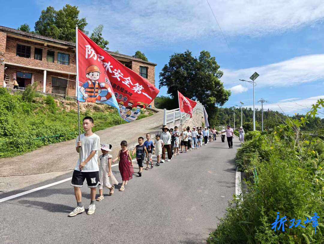 荷叶镇：安全教育筑防线 劳动实践美乡容