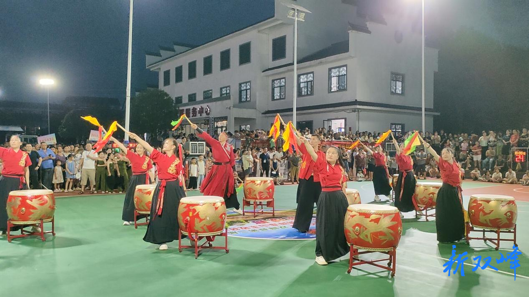 52个节目演出点亮青树坪的“文艺夏夜”