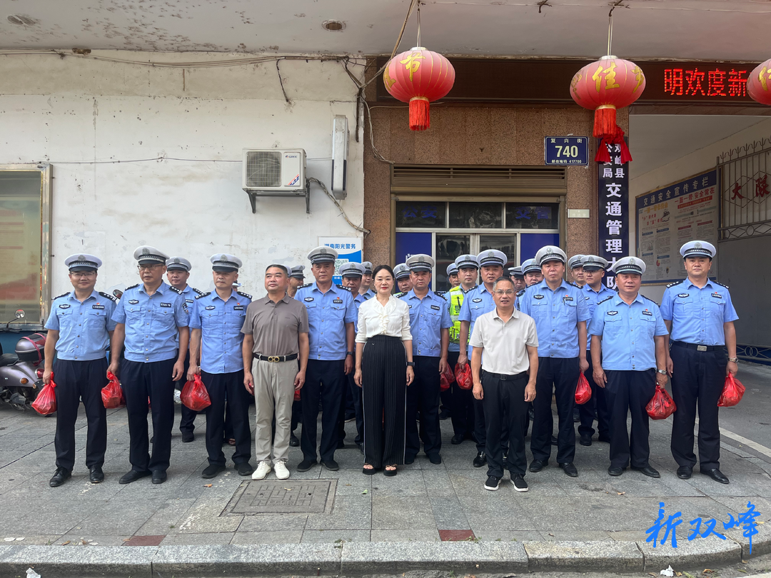 盛夏送清凉 关爱暖一线！县总工会致敬高温下的城市守护者