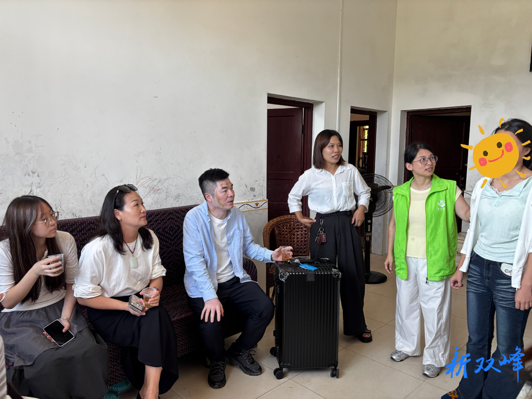 双峰县慈善会联合县社工站携手梓门桥镇籍爱心企业家开展助学帮扶活动