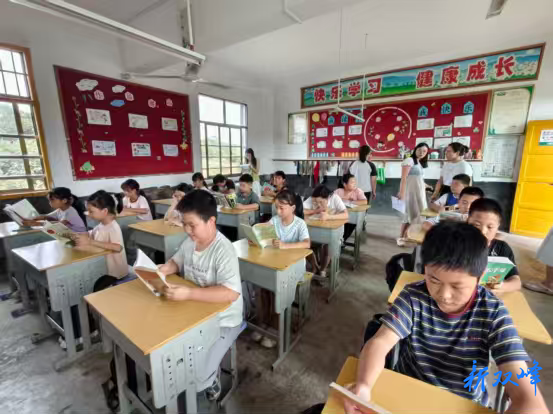 书香润童心，阅读伴成长——锁石镇梽木学校开展“书香班级”评比活动