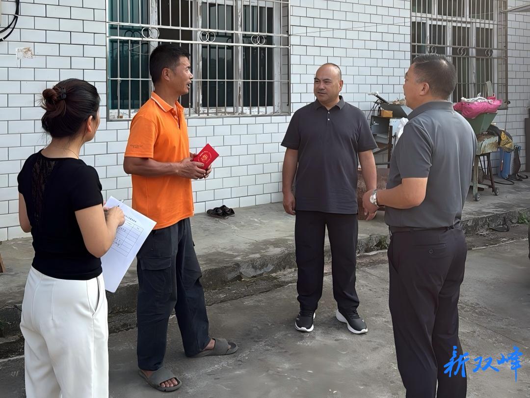洪山殿镇桃林村开展新兵家属走访慰问活动