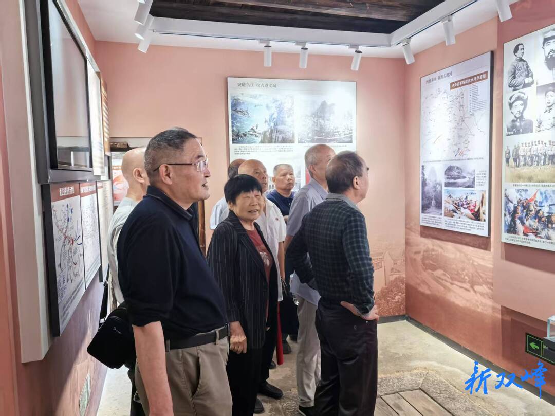 双峰县住建局老干党支部赴李聚奎故居开展主题党日活动