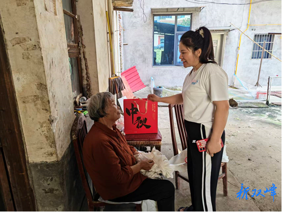 情暖中秋 关爱随行｜青树社区开展中秋慰问困难群众活动