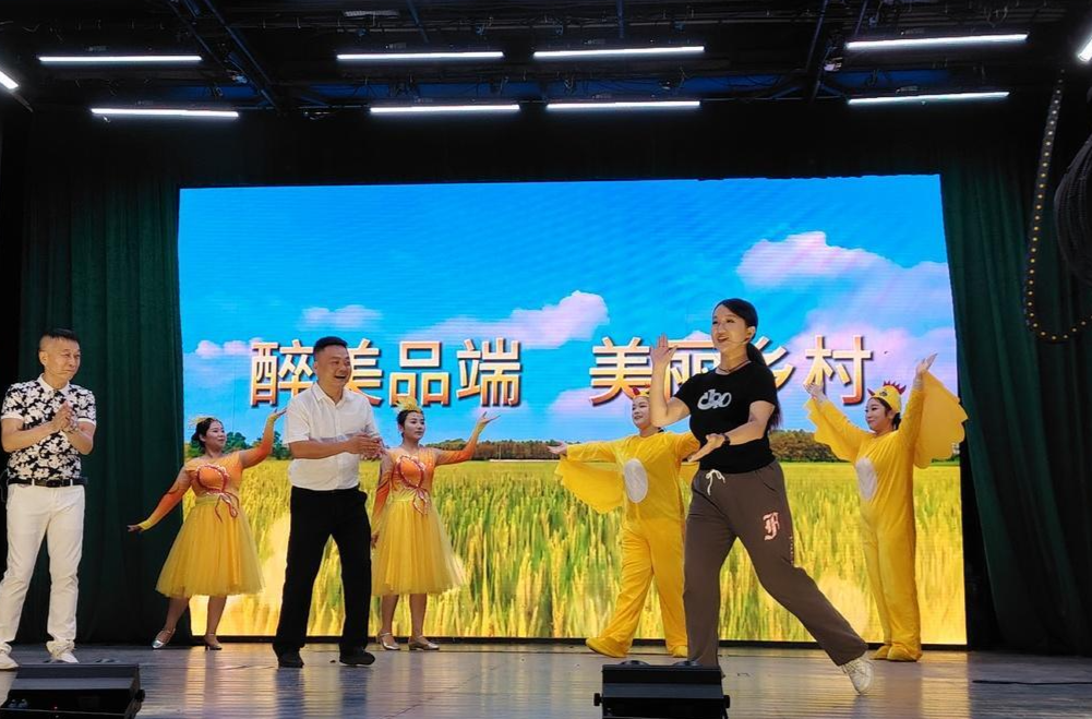 杏子铺镇举办“情满乡村、欢度双节”文艺汇演