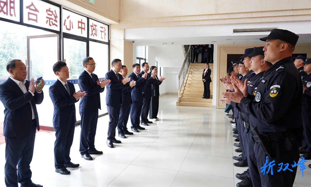 聚焦两会 | 王文红、李巍等县领导看望慰问两会工作人员